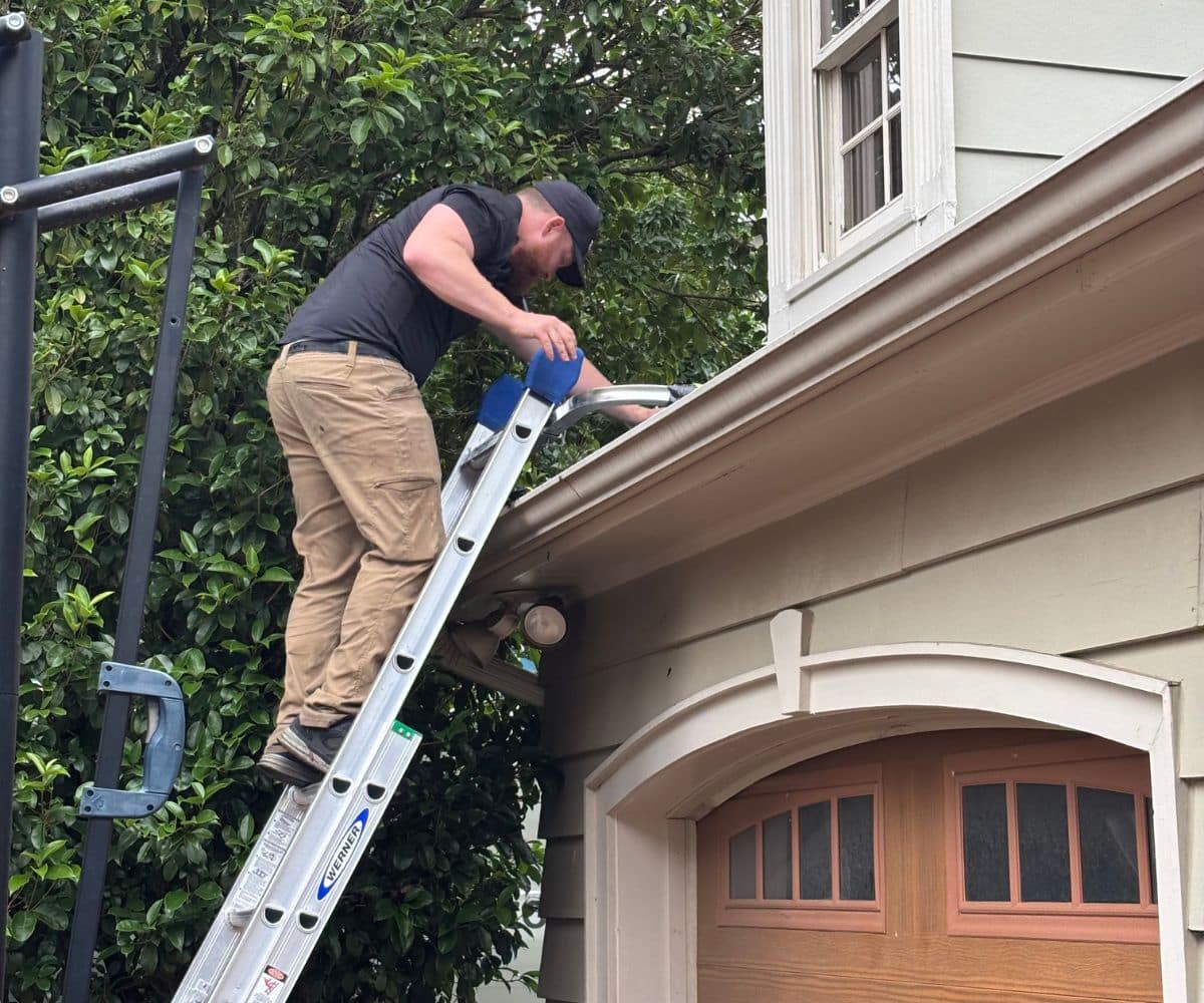 Gutter Cleaning in Waxhaw NC 5 Waxhaw gutter maintenance and debris removal